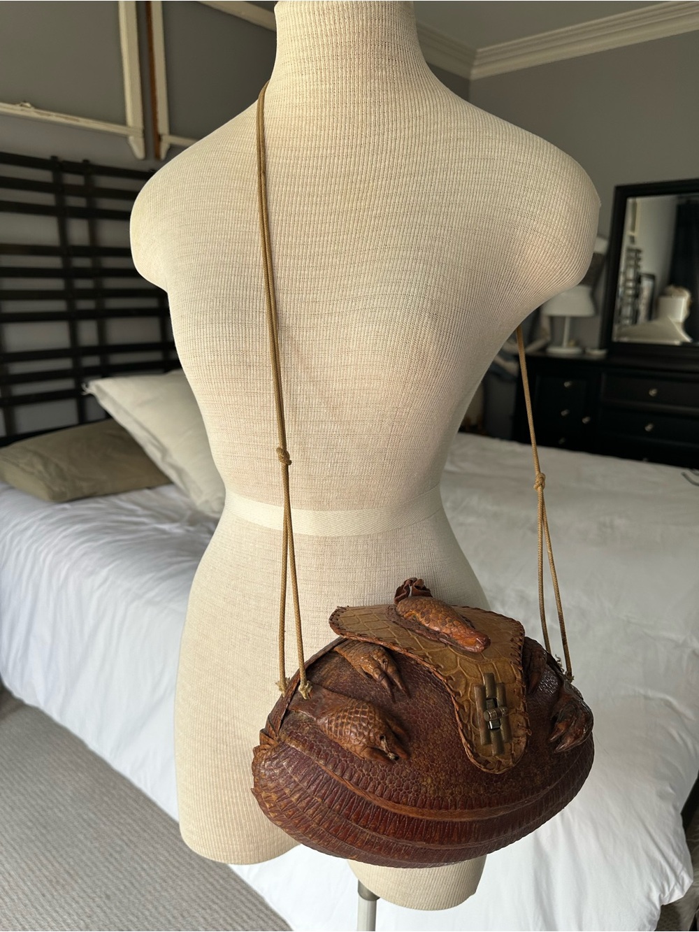 Vintage armadillo purse, purchased in 1968 - Picture 3 of 17